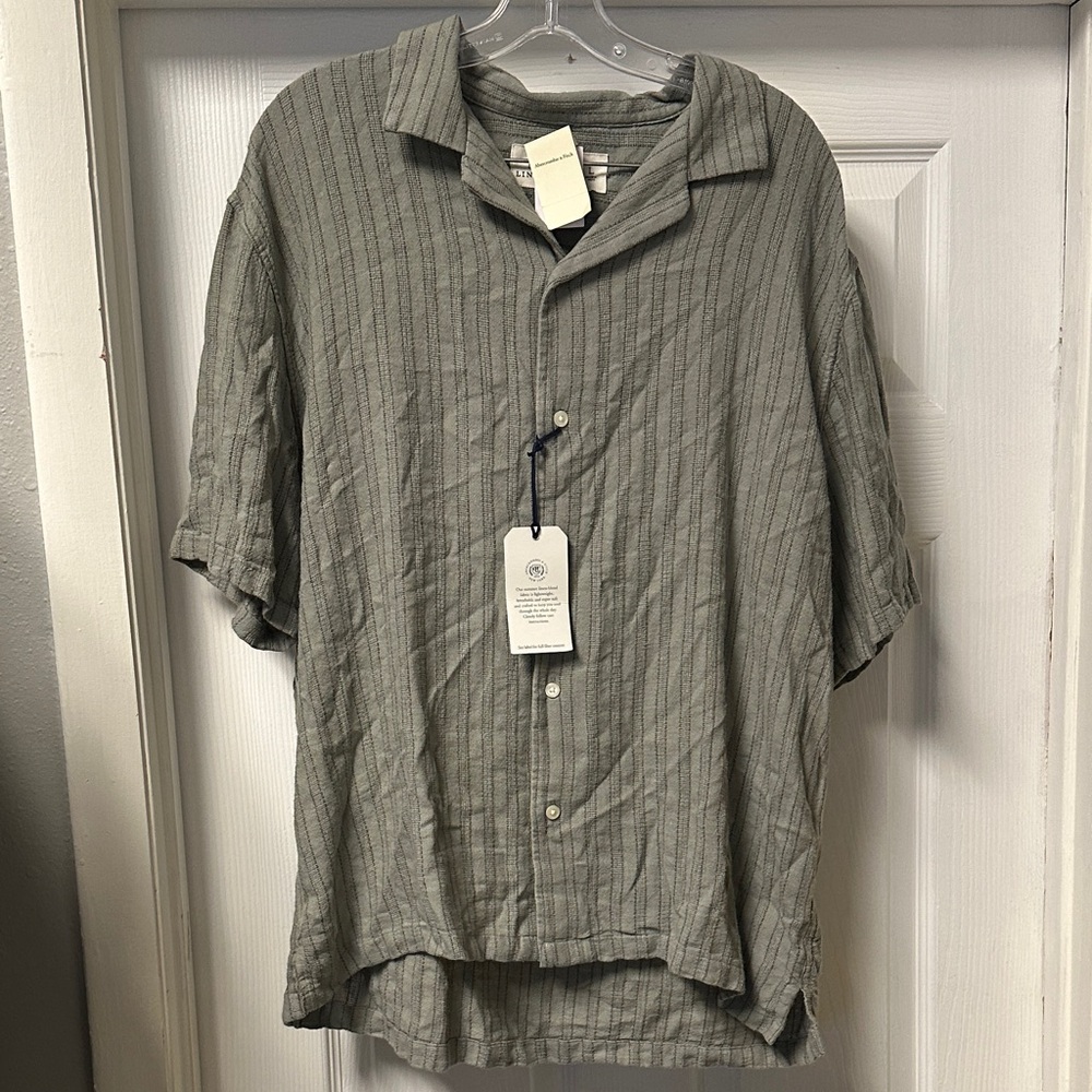 Abercrombie & Fitch Olive Green Short-Sleeve Button-Down Shirt